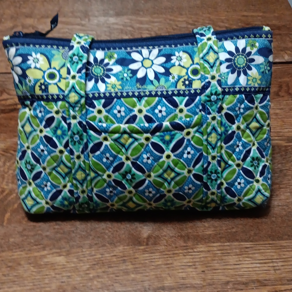 Vera Bradley purse in pristine condition